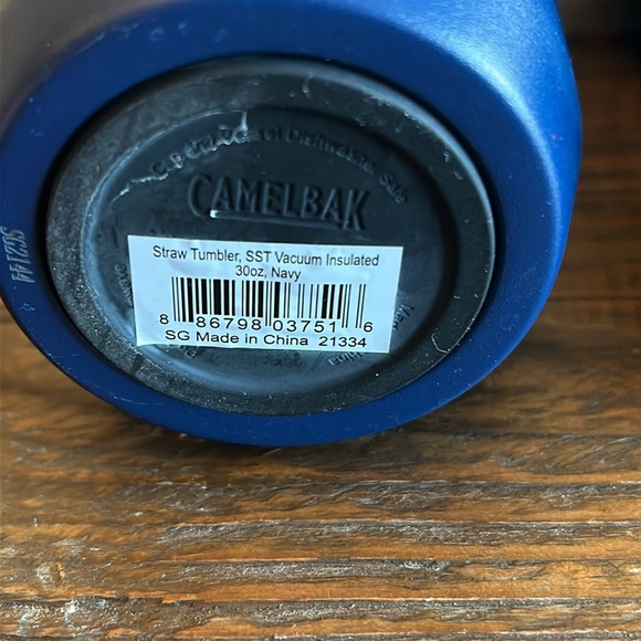 Lot of 2 NWT Camelbak Water Bottles with Straw - Picture 2 of 6